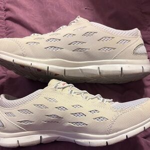‼️LAST CHANCE going to goodwill if not sold.Sketchers wide fit memory foam